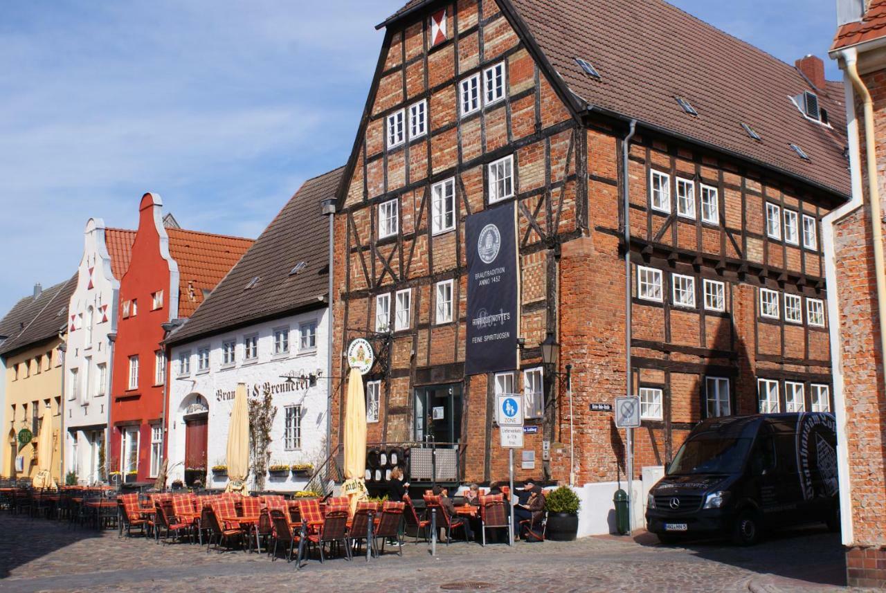 Stadtvilla Bruegemann Mit Terrasse & Parkplatz - Abc136 By AbcWißmar 外观 照片