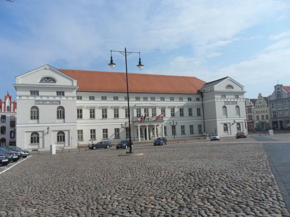 Stadtvilla Bruegemann Mit Terrasse & Parkplatz - Abc136 By AbcWißmar 外观 照片
